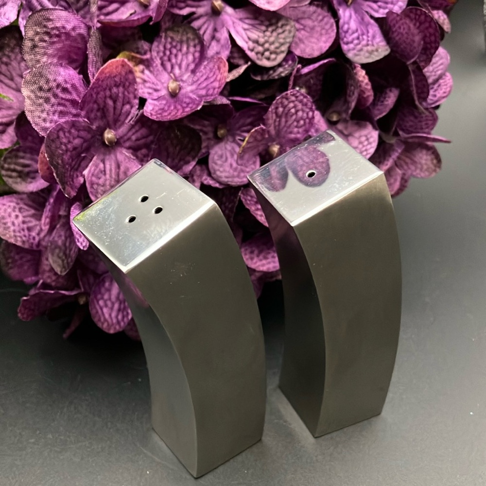 Mid Century Modern Elegance : Salt and Pepper Shakers - Picture 7 of 7